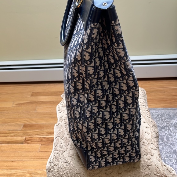 Like New !! Christian Dior travel  bag - Picture 5 of 14